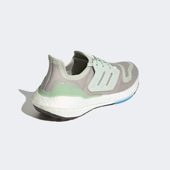 [NEW] Women's adidas UltraBoost 22 Running Shoes Gray Size 7.5 GY7285 - Picture 5 of 8